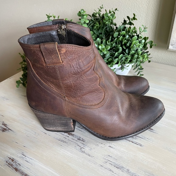 Cute Brown leather booties with leather stacked heel size 38 - Picture 1 of 6